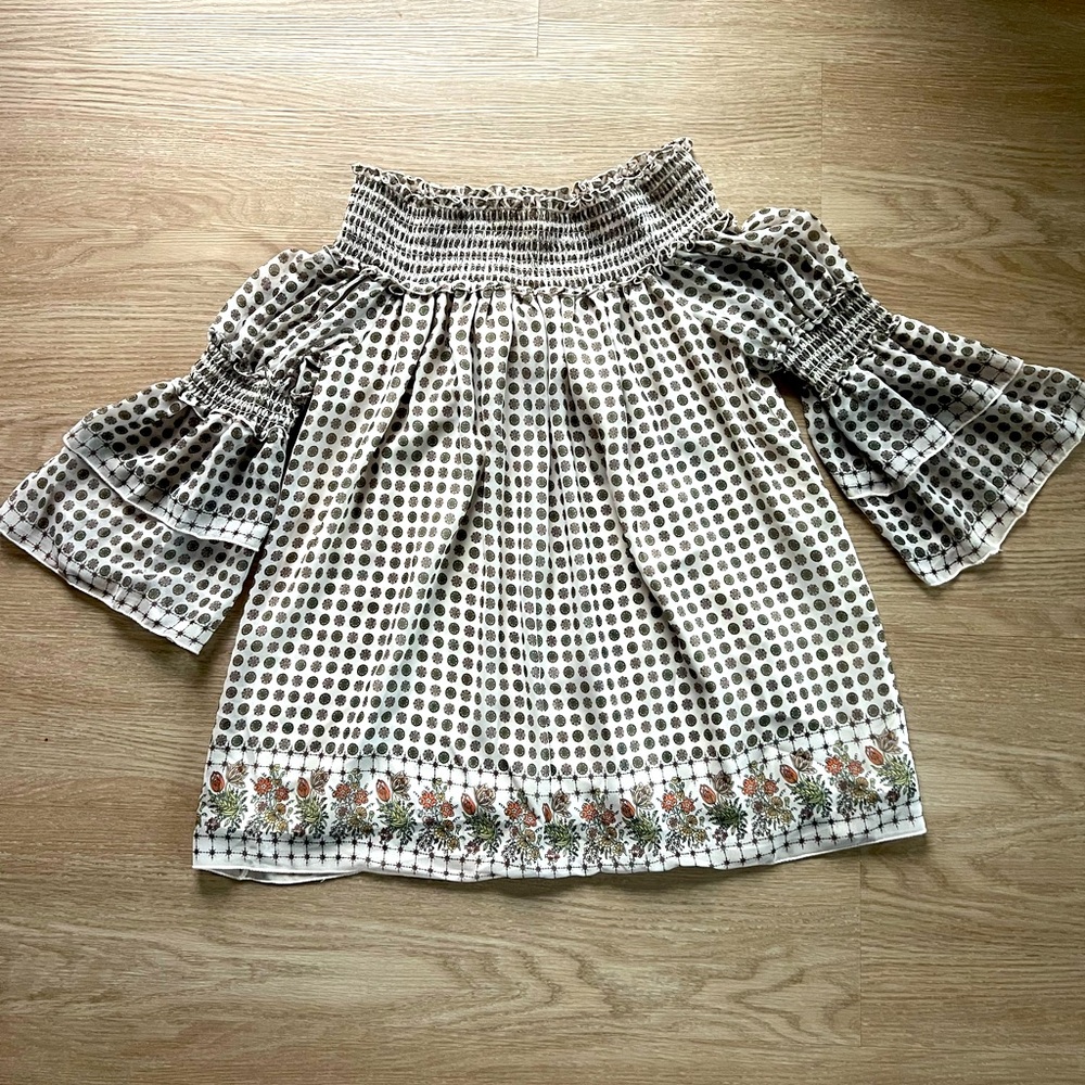 Max Studio off shoulder blouse | White and Green | Large